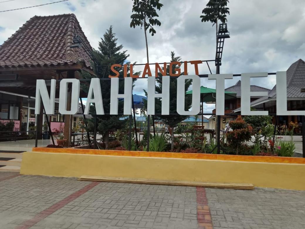 Noah Hotel Silangit Siborongborong Esterno foto